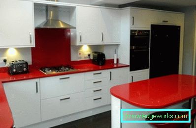323-Кухня червоного кольору - яскравий